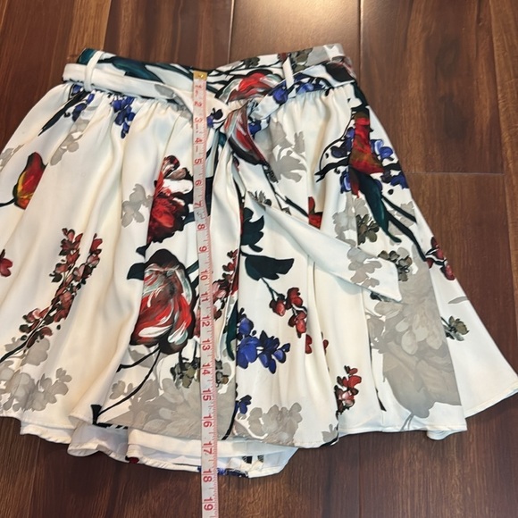 EXPRESS Floral Skirt Size 0 - Picture 7 of 8